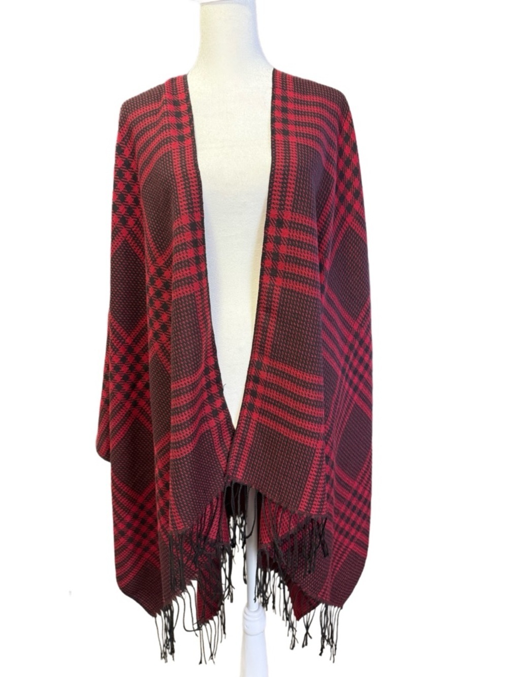 NWT Mia & Tess Burgundy & Black Houndstooth Plaid Poncho